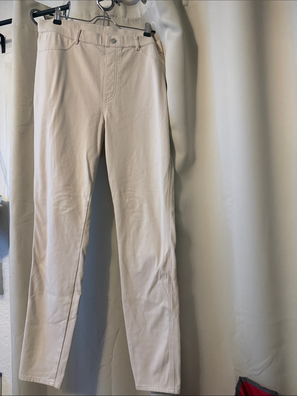 Uniqlo Beige High-Rise Straight Jegging